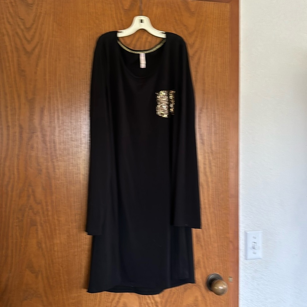 Long sleeve short black dress